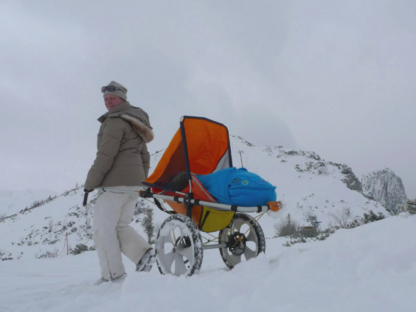 gogo-kid abseits im schnee